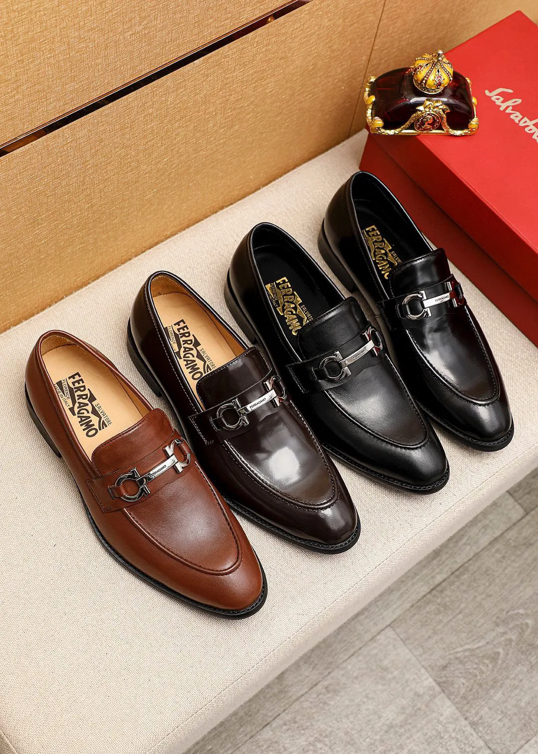 Men's shoes 💰460 💐 Product trademark: Ferragamo "Ferragamo" casual leather shoes Regular size: 39-44 (38.45.46🉑️Customized) Product materials: Selected imported open-edge beaded cowhide leather upper + classic hardware buckle, imported water-dyed cowhide leather lining. Strong three-dimensional visual effect, combined outsole Color: 2⃣️colors available